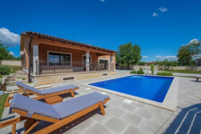 Villa Luna Tinjan, Pool and Wellness